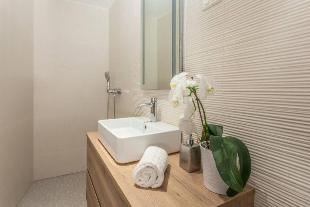 Apartment Evita In The Old Center Of Sunny Копер Экстерьер фото