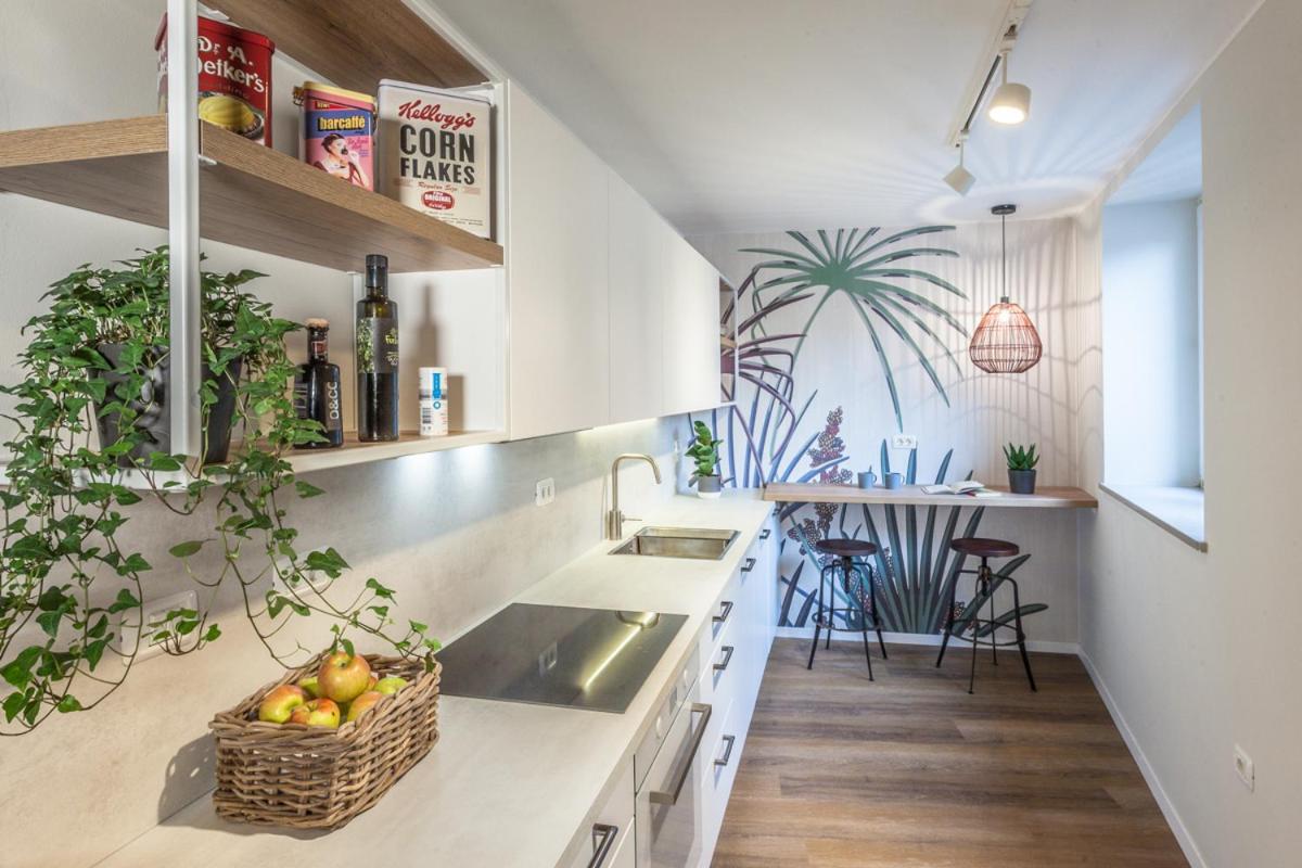 Apartment Evita In The Old Center Of Sunny Копер Экстерьер фото